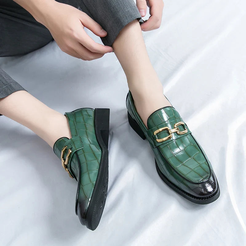 46 plus-size Metal Pressed Floral Loafers 2024 new merchant leather shoes men's casual pressed plaid leather pointy