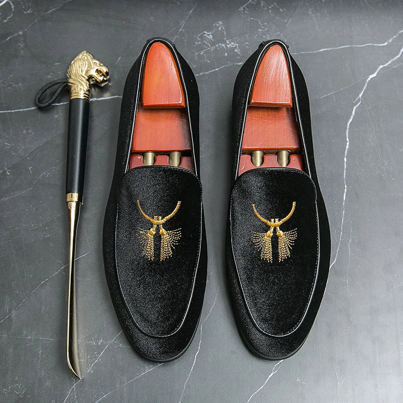 Trendy Men's Velvet Embroidery Driving Shoes Comfortable Business Wedding Dress Blue Green Loafers Sapatos Tenis Masculino