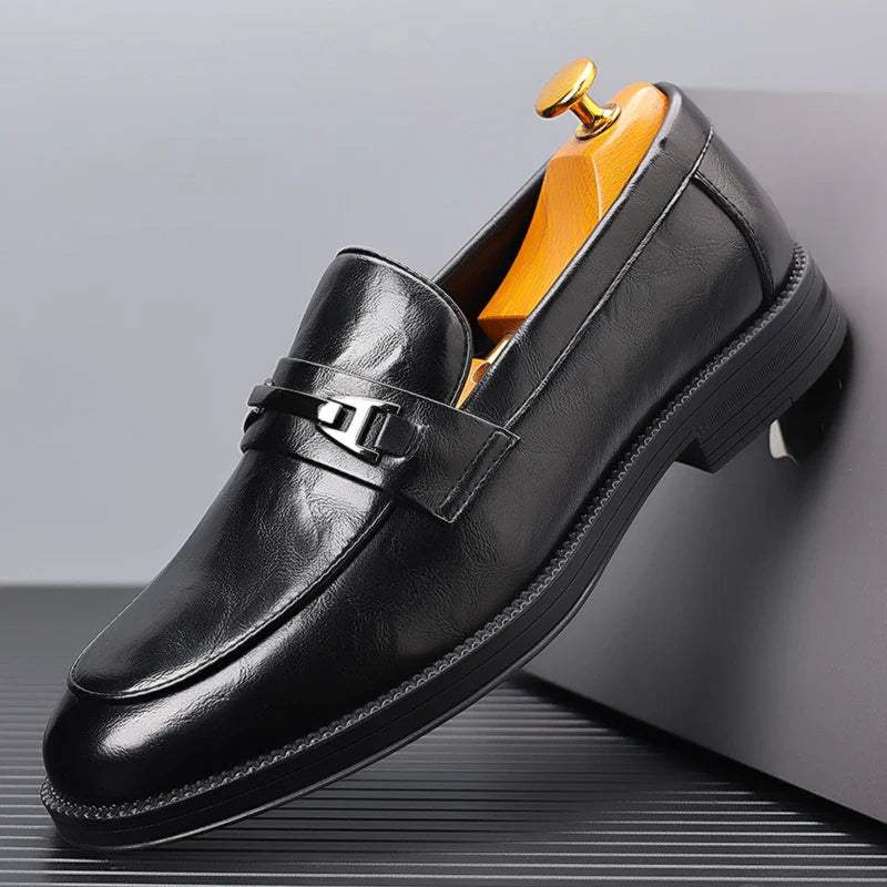 Men's Casual Leather Shoes 2026 New Spring Season Loafers for Men with Slip-On Flats British Style Men Walking Shoes Moccasins