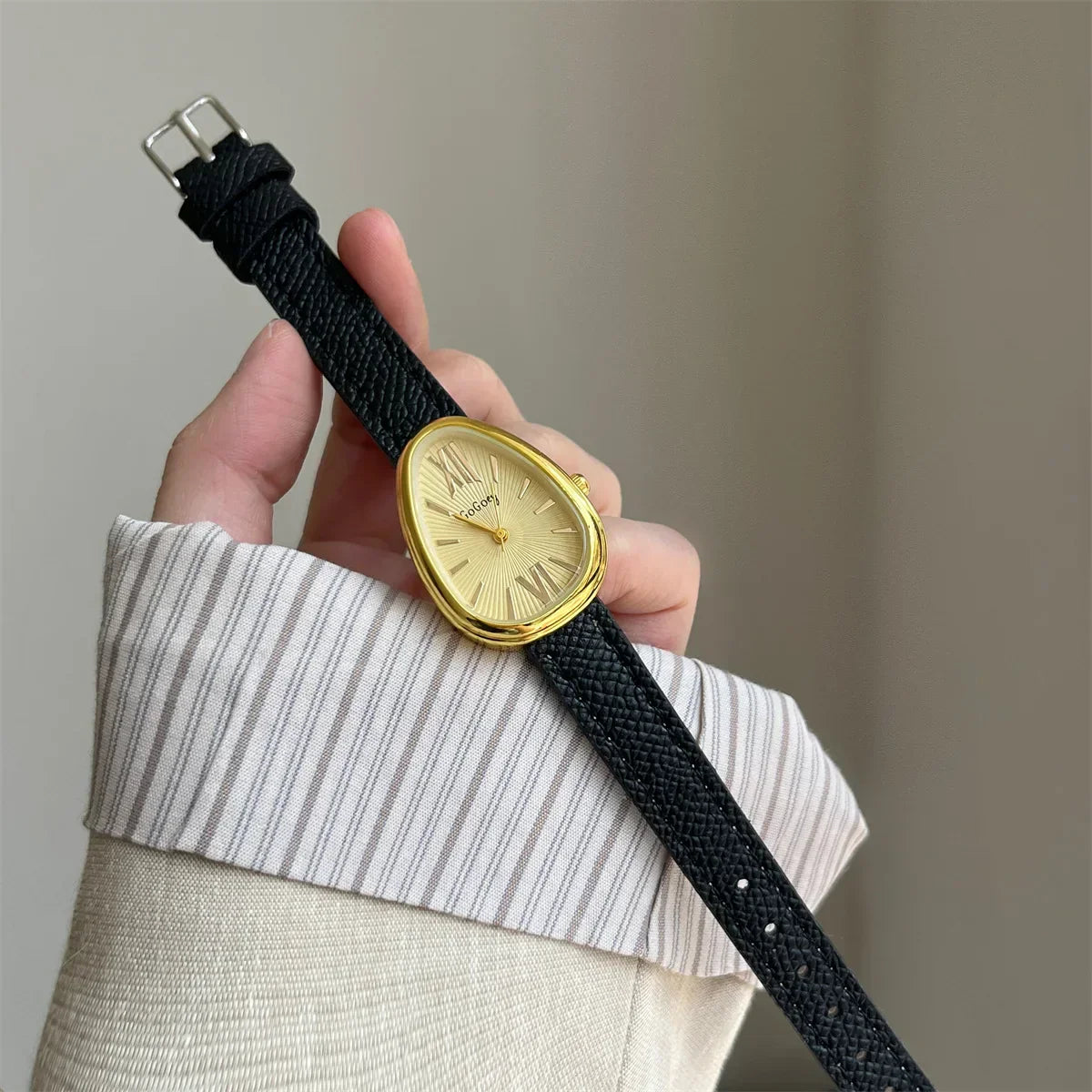 Luxury Brand Women Snake Dial Watch Ladies Fashion Red Leather Strap Quartz Wristwatch Female Gift Dropshipping Clock Relogio