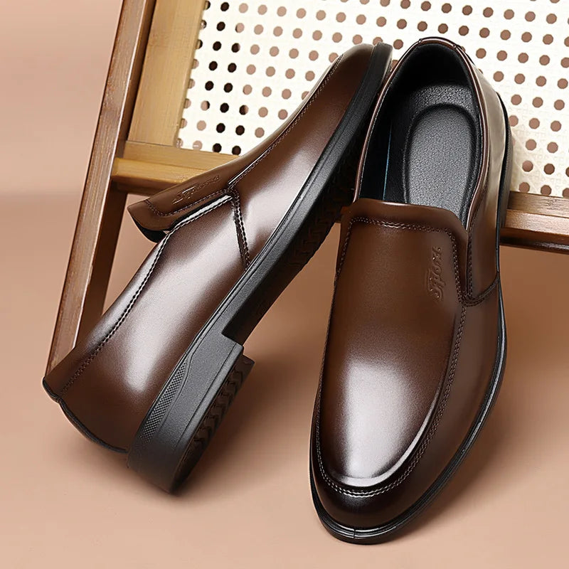 New Designer Soft Leather Shoes for Men Solid Color Fashion Business Casual Shoes Male Spring Autumn New Dress Shoe Man
