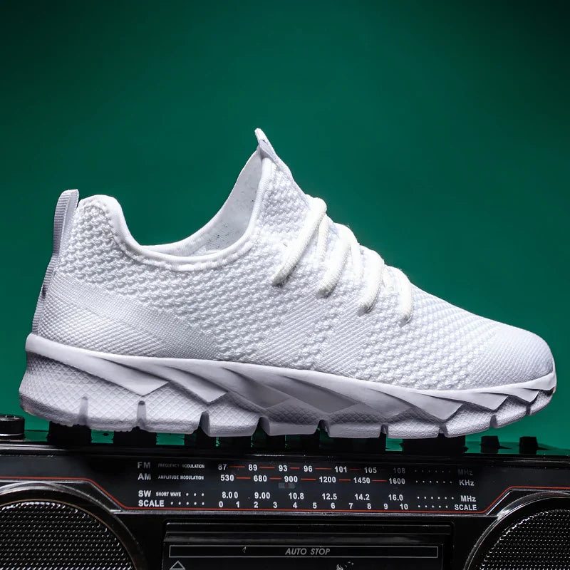 Men's shoes Four Seasons new plus size Flying weaving Lightweight Breathable Casual Sports Shoes Soft Sole Outdoor Running Shoes