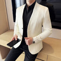 The new Chinese-style collarless suit is fashionable, handsome and versatile. It is a solid-color Korean-style fitted and fashio