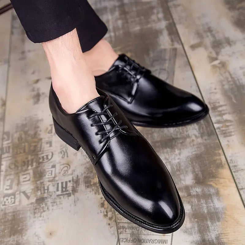 Men's Korean Style Business Casual Leather Shoes with Invisible Height Increase Versatile Pointed Toe British Style Trendy Shoes
