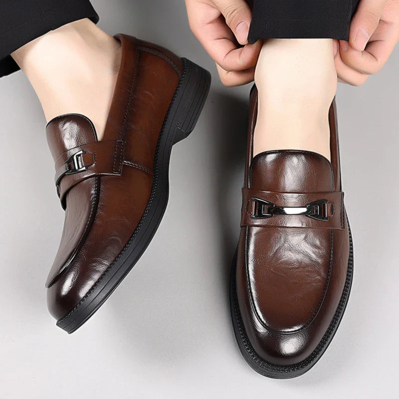 Men's Casual Leather Shoes 2026 New Spring Season Loafers for Men with Slip-On Flats British Style Men Walking Shoes Moccasins