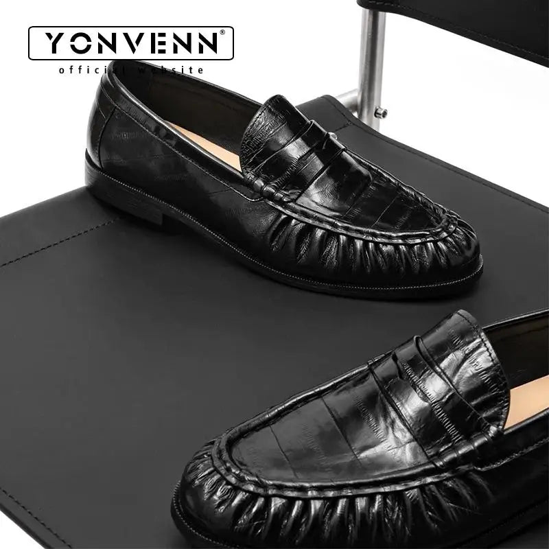 Pearlescent eel skin loafers for men with pleated flat bottoms slip on casual leather shoes for work and business