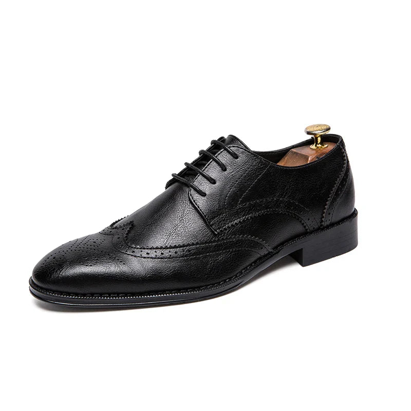 Lace-up casual leather shoes Men's wedding carved Brogues men's formal business pointed shoes Groom's leather shoes