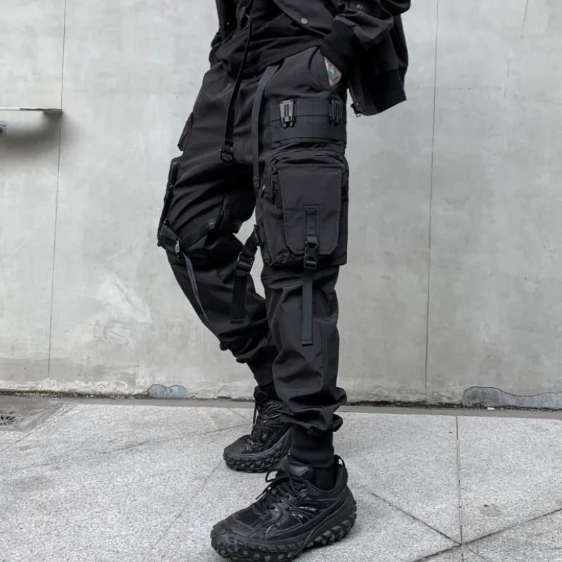 بنطال كارجو تكتيكي بتقنية techwear متعدد الجيوب وربطات وشريط
