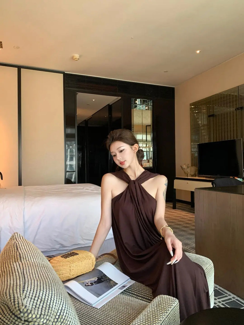French Temperament Coffee Color Sleeveless Hanging Neck Dress For Women In The Summer Of 2026, New Slim And Flowing Long Dress