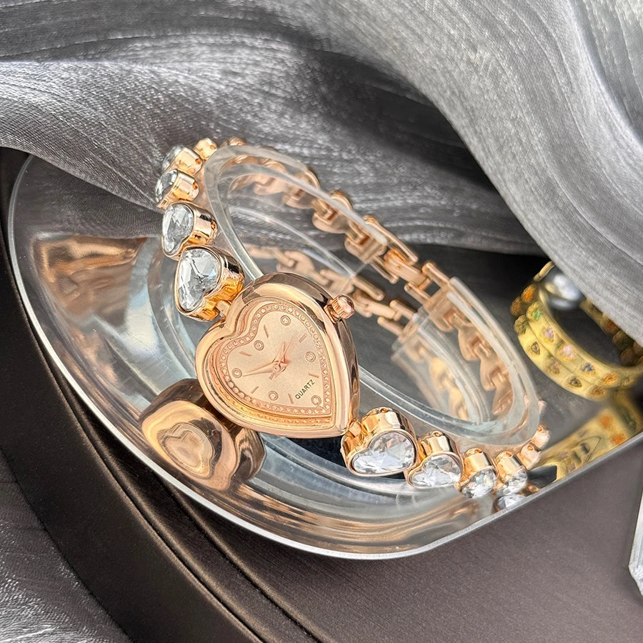 Women's heart-alloy case Sparkly cute heart-shaped glass rhinestone bracelet Elegant stylish quartz watch