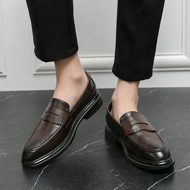 Men's Classic Leather Casual Shoes With Anti-Slip Thick Sole  Outdoor Walking Shoe  Pointed  Toe Comfortable And Durable Loafers