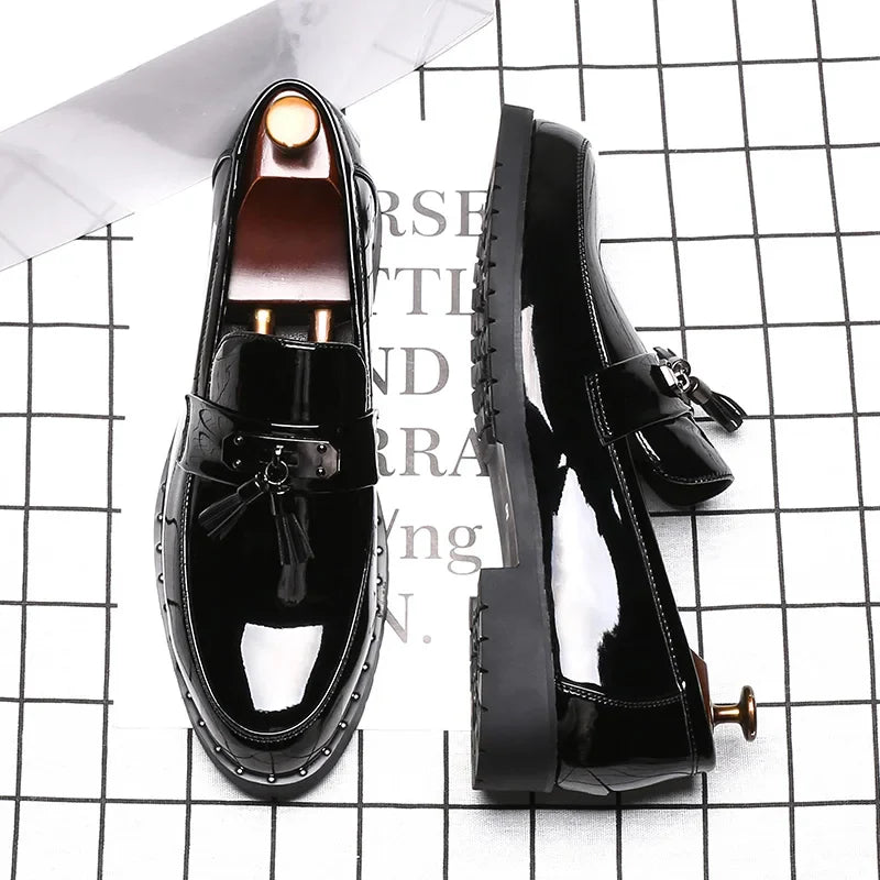 Italy Luxury Brand Loafers Men Shoes Tassel Men Designer Shoes British Style Lacquered Leather Shoes Thick Bottom Wedding Shoes