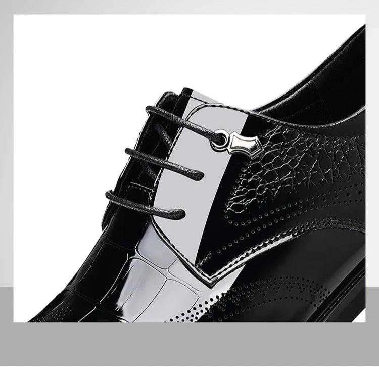 Lace Designer Fashion Business Casual Shoes for Men Spring Summer New Patent Leather Shoes Male Solid Color Wedding Shoe Man