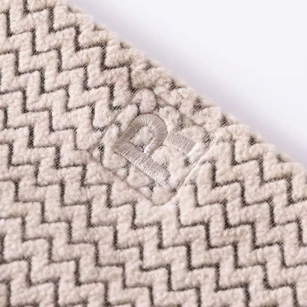 Wave Pattern Fleece Lined Hooded Zip-up Jacket/Sweatshirt: Warm & Outdoor-Ready  Ideal for Couples Hooded Sweatshirt