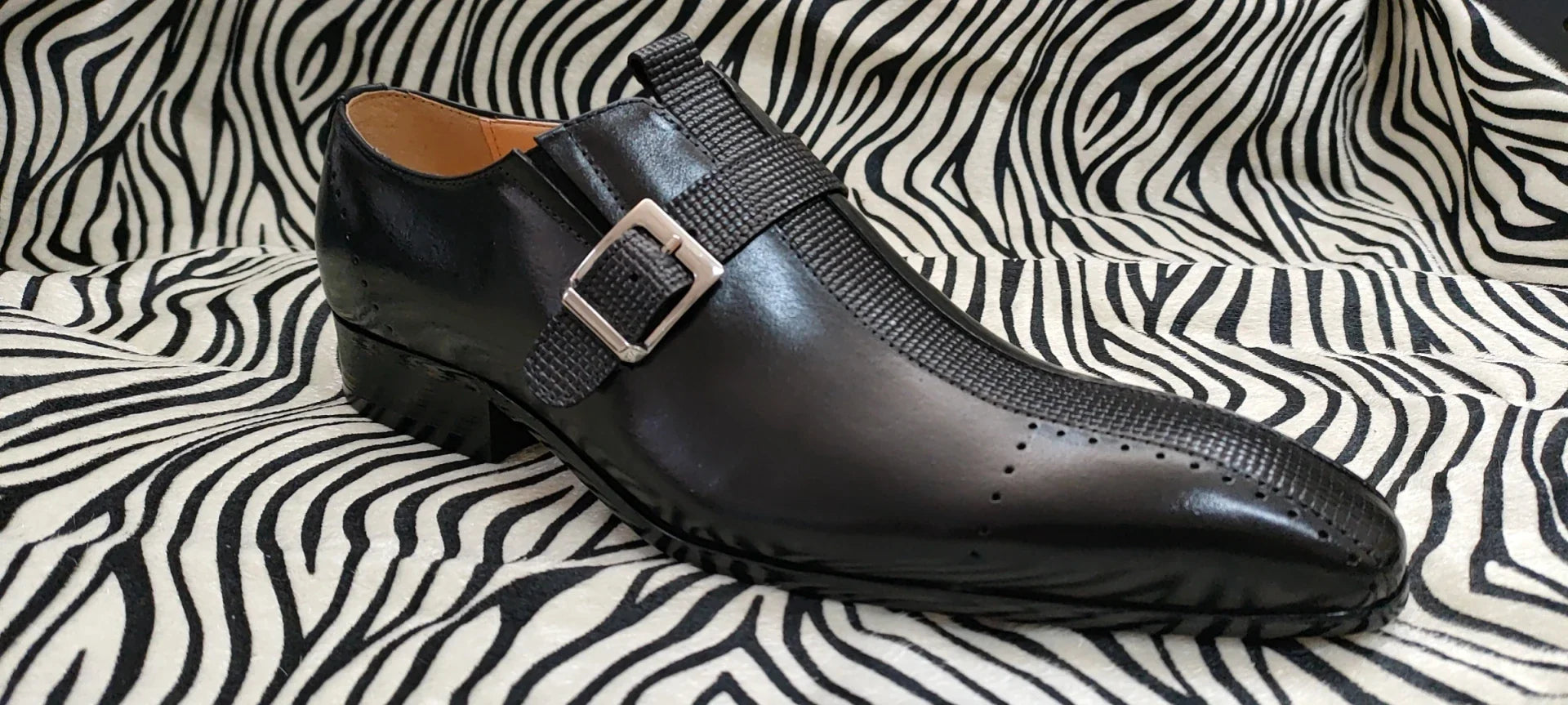 New Men's Genuine Leather Shoes Fashion Leather Buckle Formal Oxford Shoes Office Buckle Strap Pointed Men Dress Wedding Party