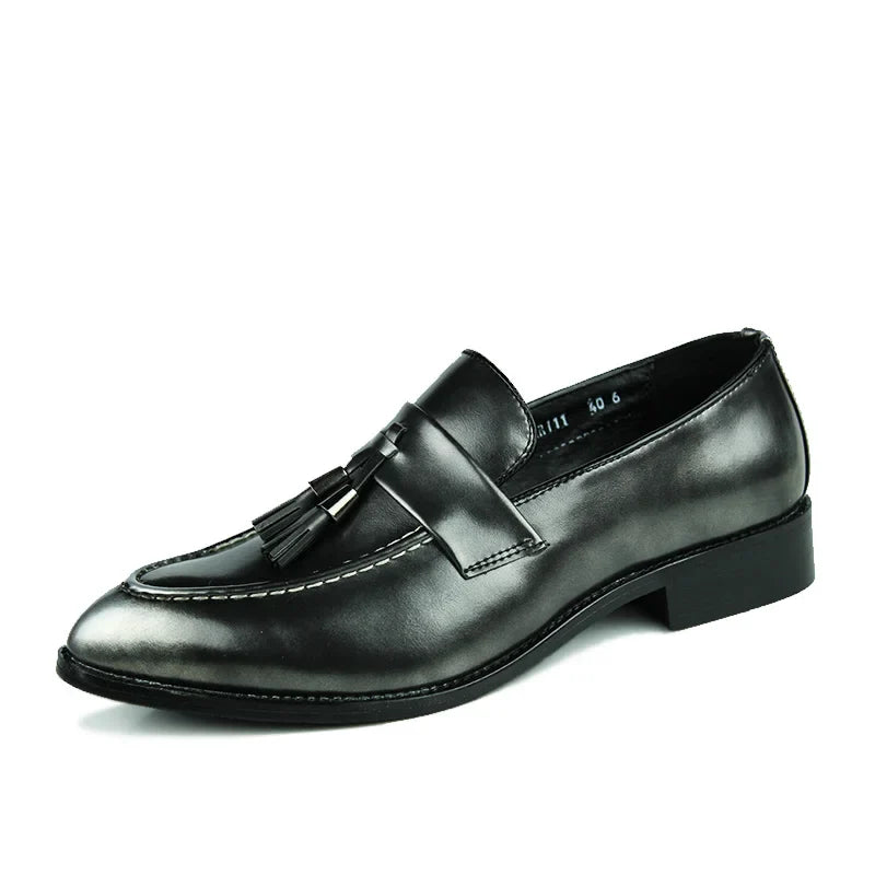 Fashion men's hair stylist pointed shoes British casual bright face retro small leather shoes nightclub fringe fashion shoes