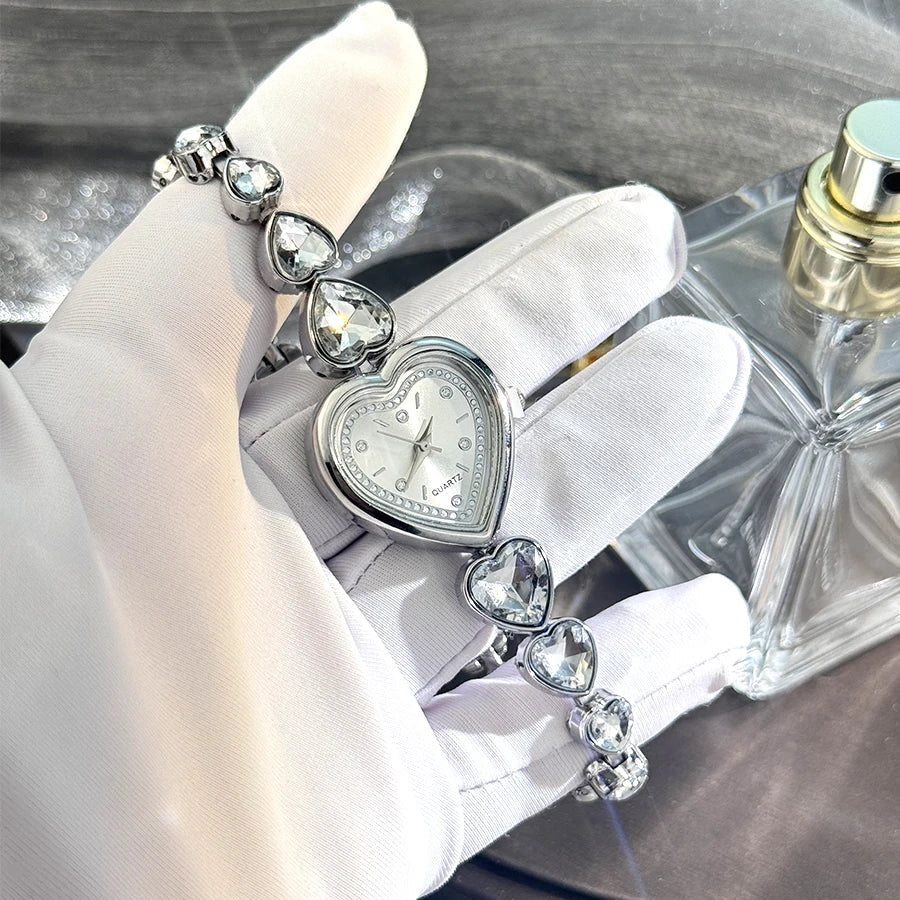 Women's heart-alloy case Sparkly cute heart-shaped glass rhinestone bracelet Elegant stylish quartz watch