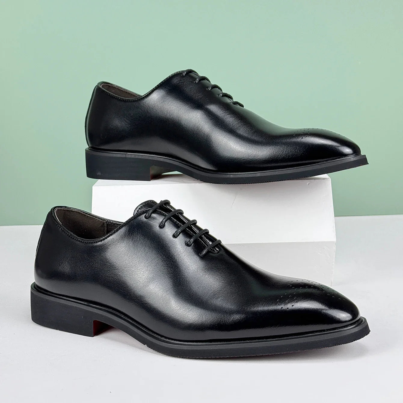 Men's British Style Oxford Loafers Formal Leather Shoes Pointed Toe Breathable Non-Slip Business Dress Wedding Office Red Sole