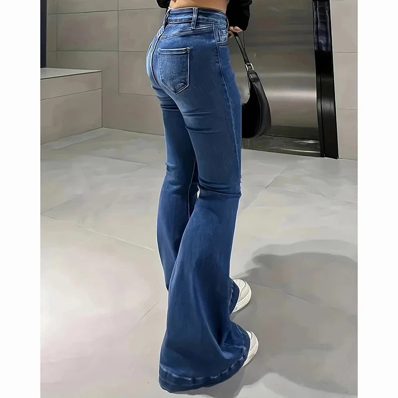 بنطلون جينز بخصر عالٍ قابل للتمدد بفتحة واسعة، بقصة ضيقة، على شكل جرس