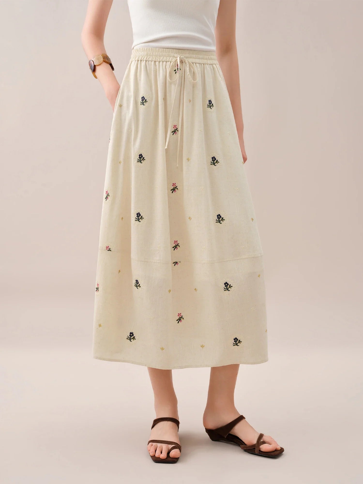 Fashionable Embroidered Sleeveless Top and Tulip Skirt Elastic Waist Retro Women 2026 Summer New Arrival Set