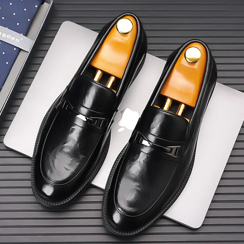 Men's Casual Leather Shoes 2026 New Spring Season Loafers for Men with Slip-On Flats British Style Men Walking Shoes Moccasins
