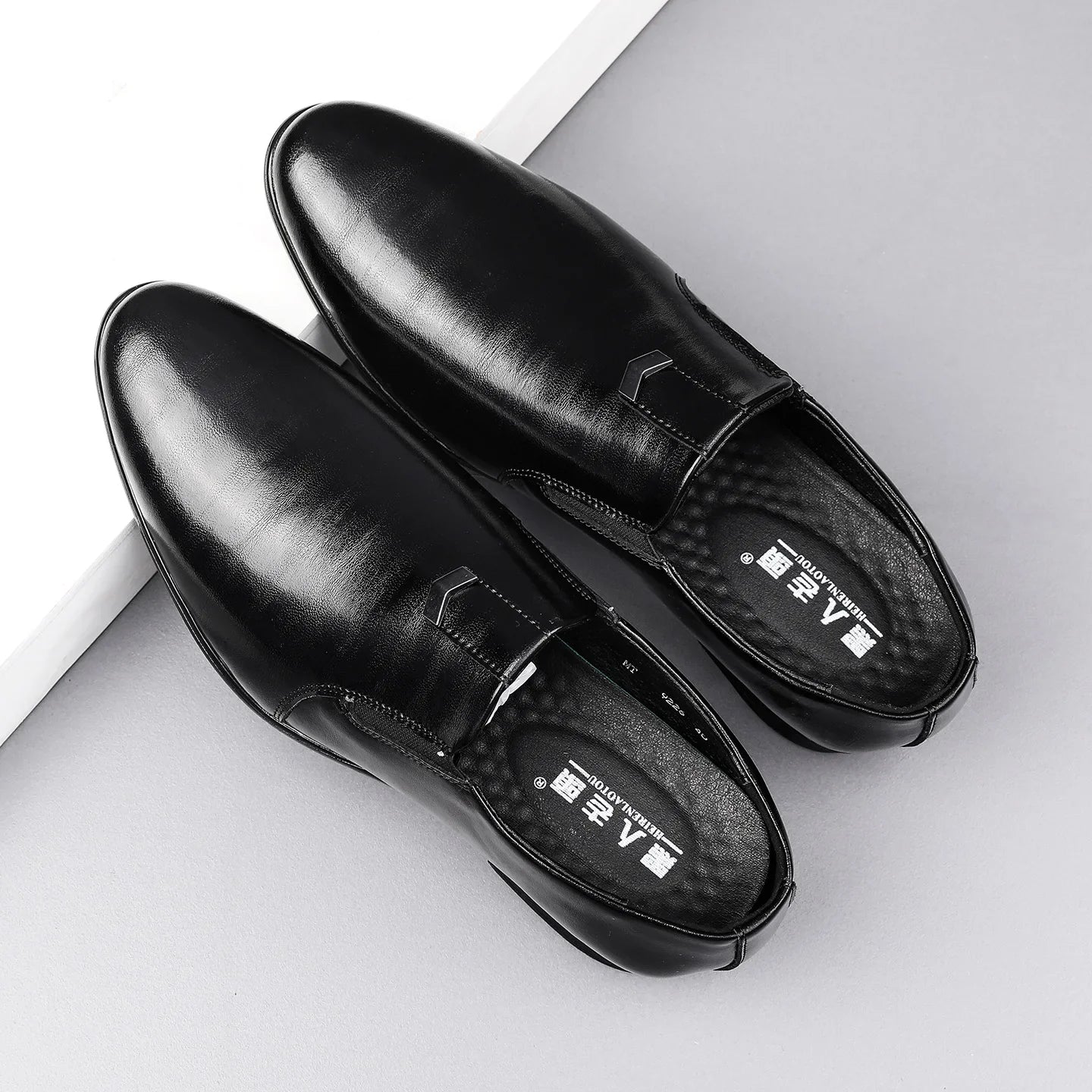 2026 Spring Autumn Business Leather Shoes for Men Black Fashion Casual Shoes Loafers Male New Designer Retro Dress Shoes Man