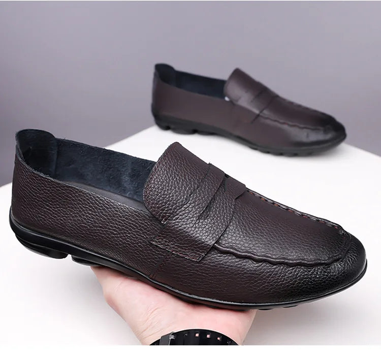 2026 Spring Autumn New Loafers Male Solid Color Fashion Casual Leather Shoes Male Soft Sole Light Driving Shoes Man
