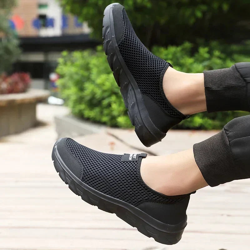 New Running Shoes for Men Breathable Sports Shoes Light Weight Fashion Summer Mesh Breathable Sneakers for Men Plus Size 38-47
