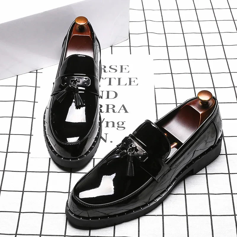 Italy Luxury Brand Loafers Men Shoes Tassel Men Designer Shoes British Style Lacquered Leather Shoes Thick Bottom Wedding Shoes