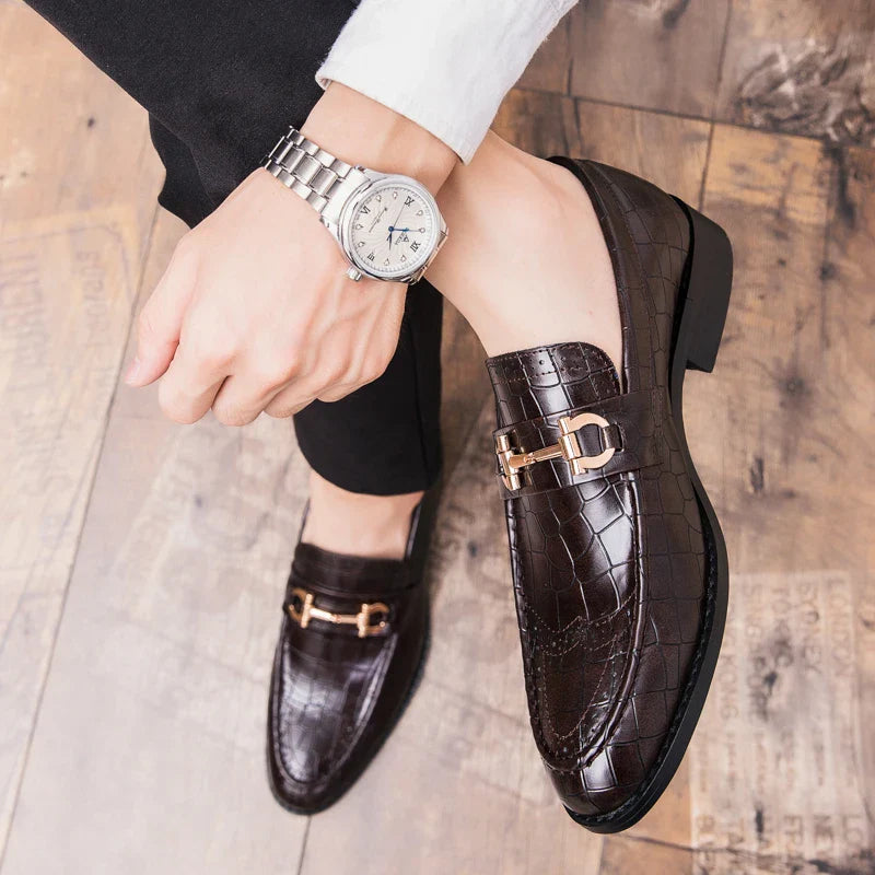 Designer Metal Buckle Loafers Men's Business Dress Fashion Casual Black Patent Leather Pointed-Toe Shoes Men's Loafers Slip-On