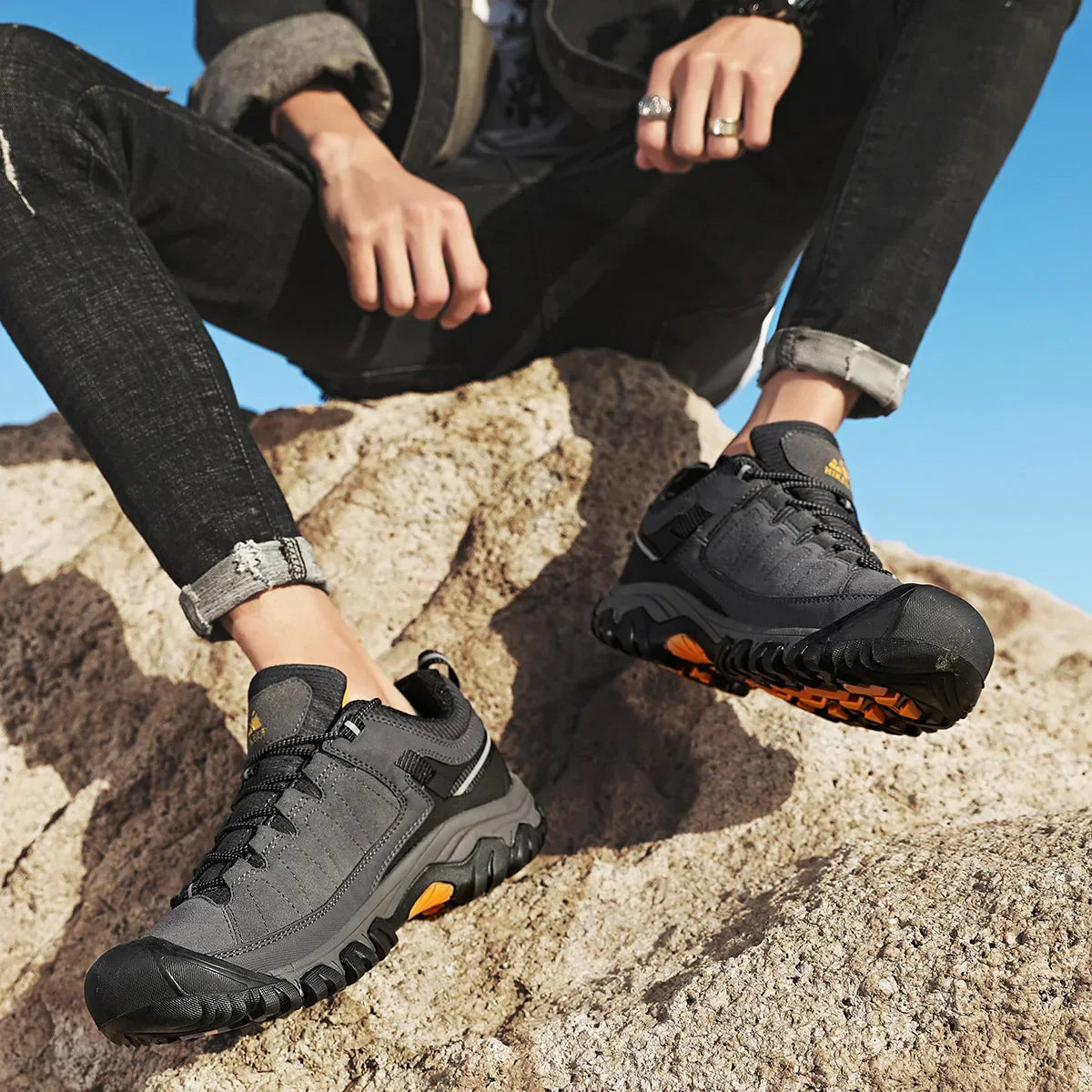 High Quality Men Hiking Shoes Durable Leather Climbing Shoes Outdoor Walking Sneakers Rubber Sole Factory Outlet