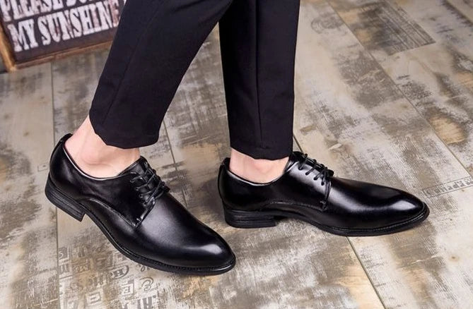 Men's Korean Style Business Casual Leather Shoes with Invisible Height Increase Versatile Pointed Toe British Style Trendy Shoes