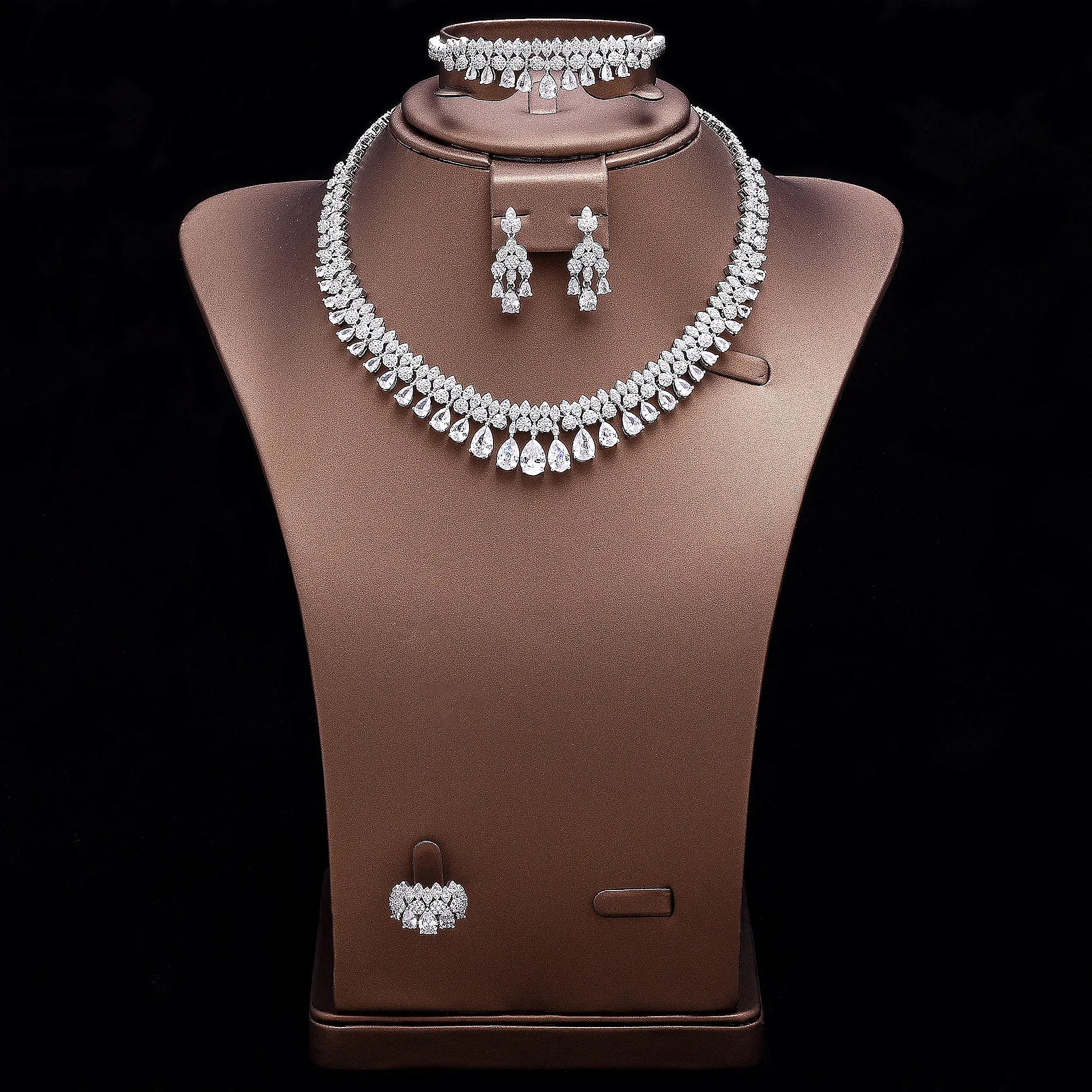 Luxury White Cubic Zirconia Bridal Jewelry Set Brides Accessories Tassel Water Drop Necklace Earring 4pcs Set for Wedding Party