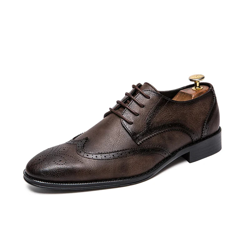 Lace-up casual leather shoes Men's wedding carved Brogues men's formal business pointed shoes Groom's leather shoes