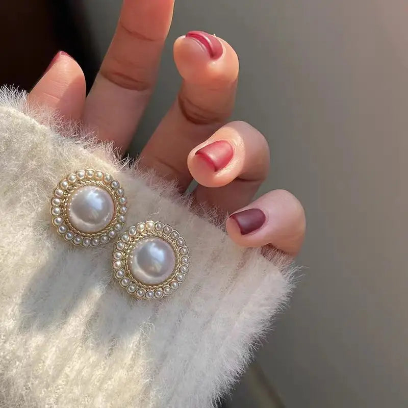 Vintage Imitation Pearl Stud Earrings for Women French Elegant Internet Celebrity Earring Luxury Fashion Jewelry Wedding Bride