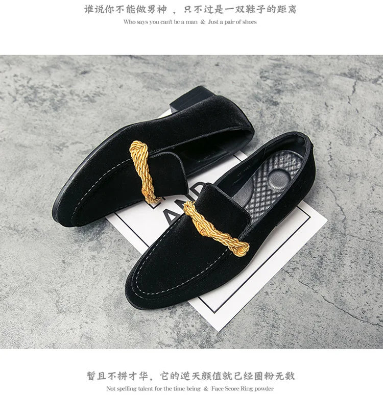 British Style Men Loafers Fashionable Classic Suede Deerskin Casual Dress Brooch Twisted Personality Small Leather Shoes 38-48