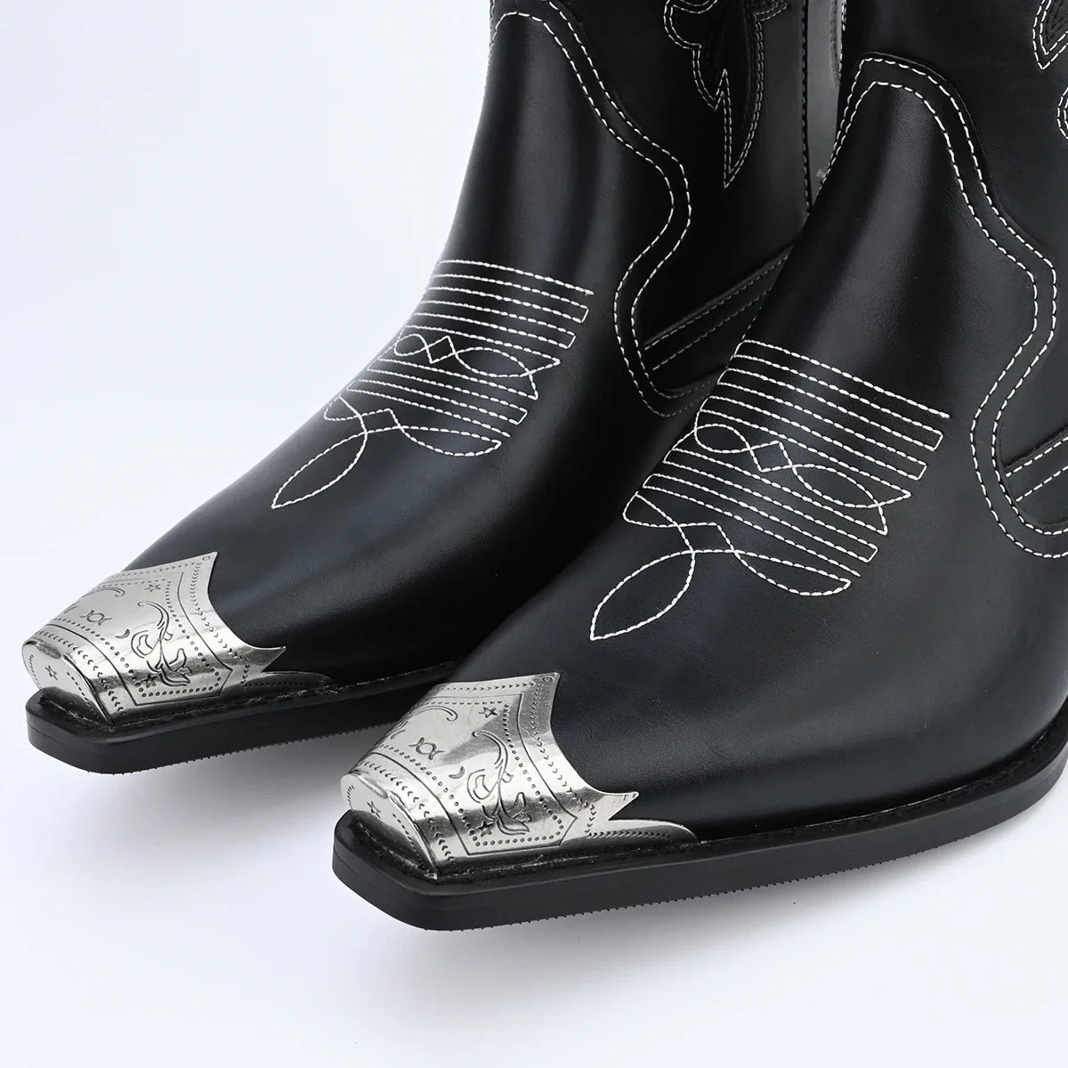 Men's Retro Casual Embroidered Pointed Cowboy Boots Metal Head Men's Boots