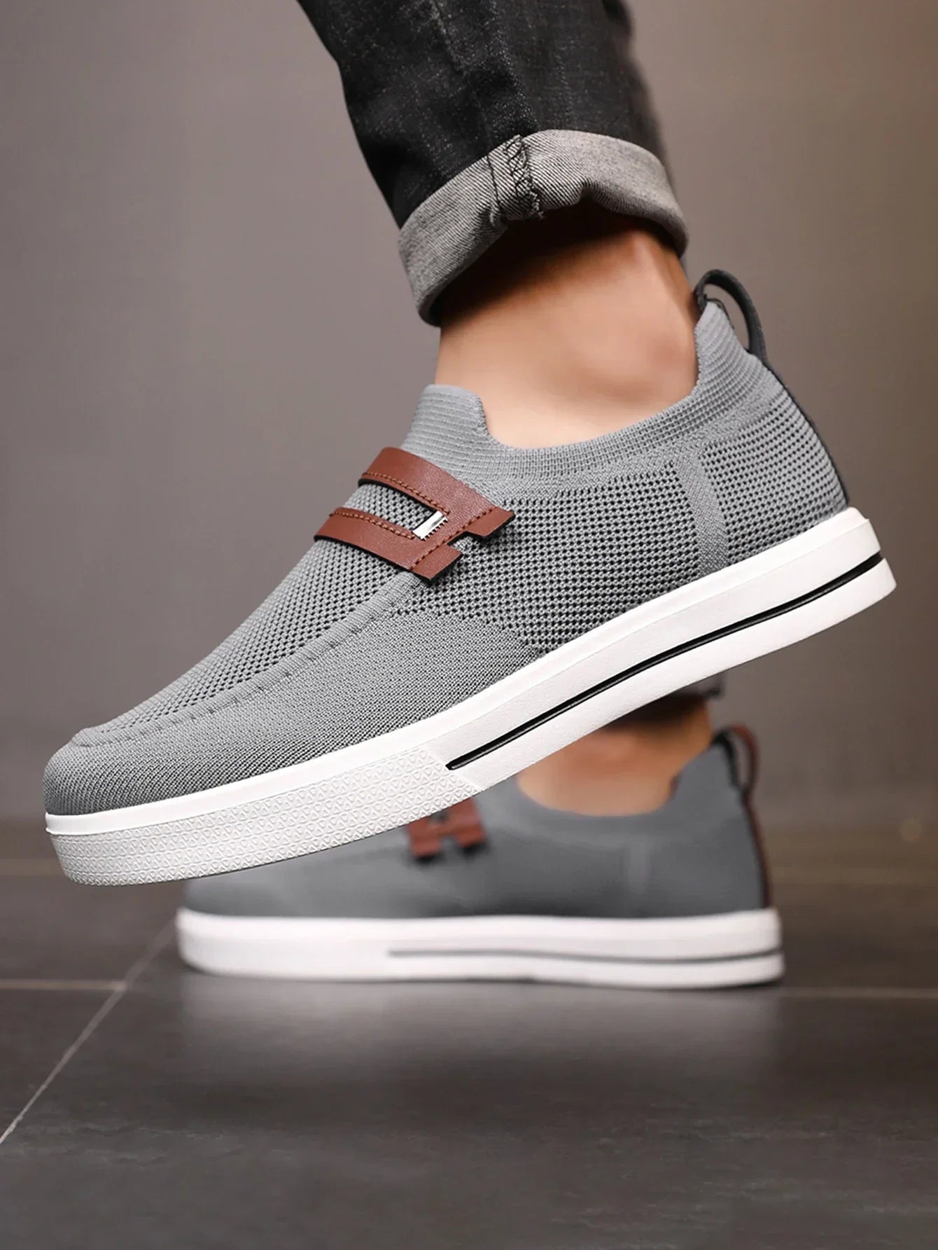 New Men Sports Shoes Mesh Breathable Casual Shoes Outdoor EVA Soft-Soled Walking Shoes Lightweight Comfortable Men Sports Shoes