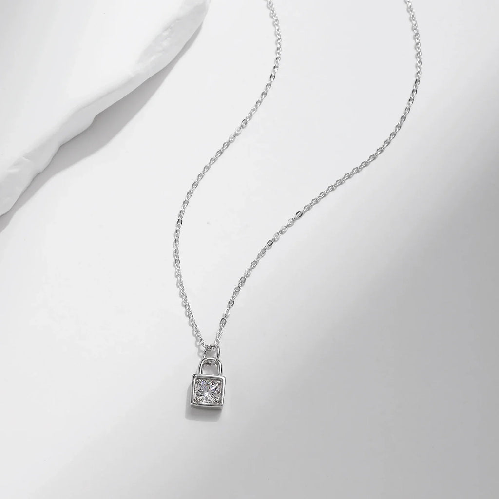 0.5 Carat D Color Moissanite Lock Pendant Necklace For Women 925 Sterling Silver Party Stackable Fine Jewelry With Boxes
