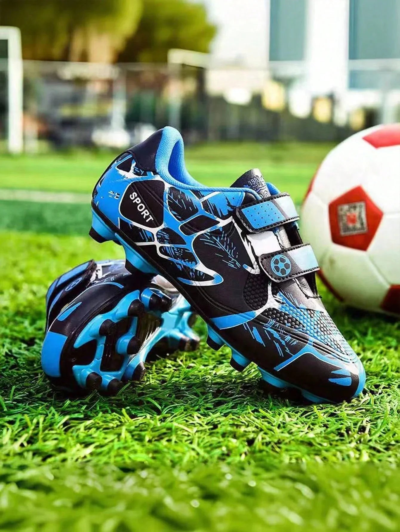 Boys' soccer shoes, low cut soccer shoes, grass anti slip training sports shoes, outdoor shoes