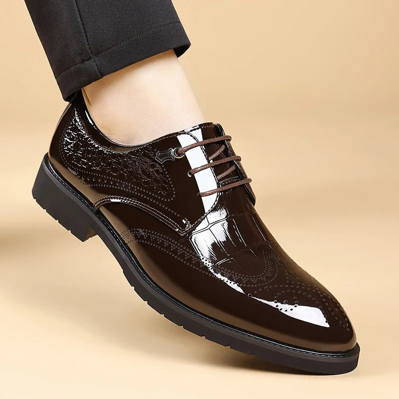 Lace Designer Fashion Business Casual Shoes for Men Spring Summer New Patent Leather Shoes Male Solid Color Wedding Shoe Man