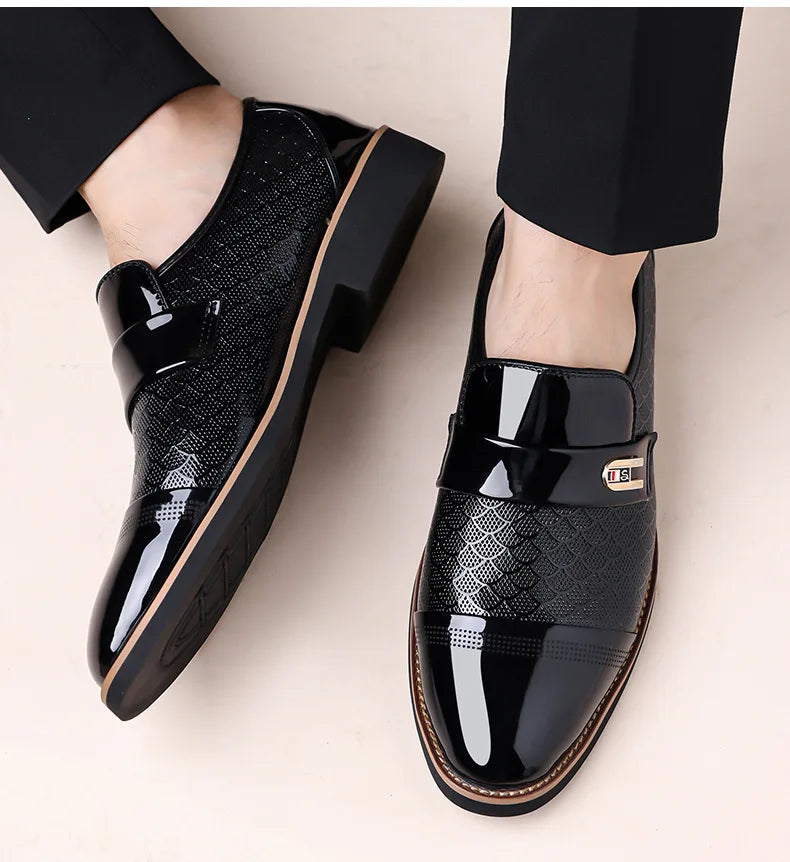 New Designer Patent Leather Wedding Shoes for Men Solid Color Business Casual Shoes Male Spring Autumn Fashion Dress Shoes Man