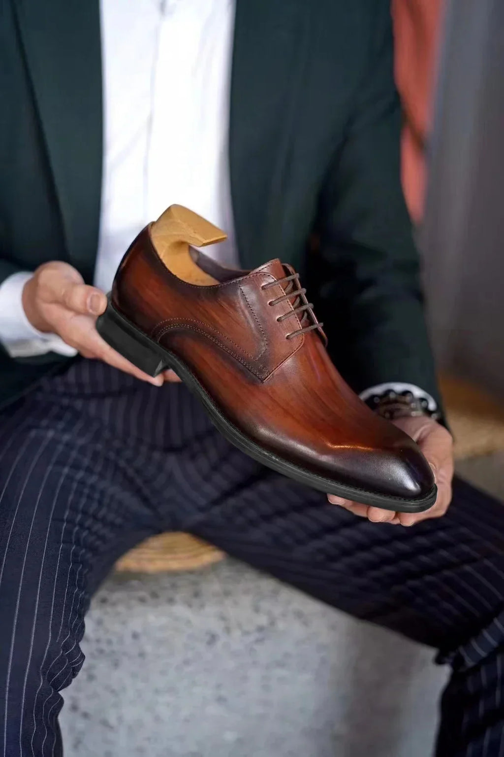 Italian Flat Mens Dress Shoes Luxury Genuine Leather Brand Handmade Quality Square Toe Laces Up New Business Party Social Shoes
