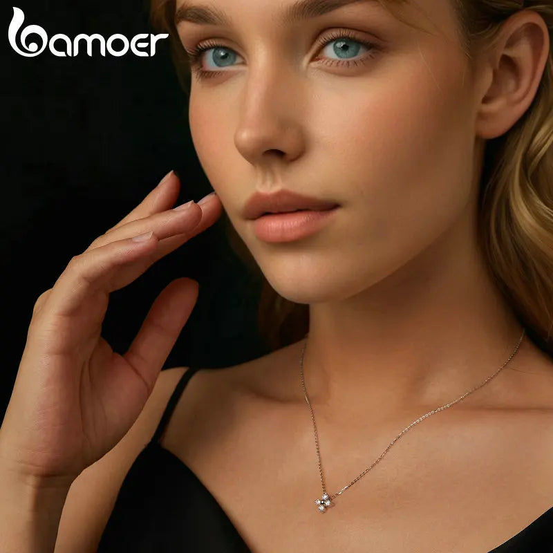 Shiny Moissanite Flower Pendant Necklace For Women Wedding Party S925 Silver with White Gold Plating Jewelry MSN038