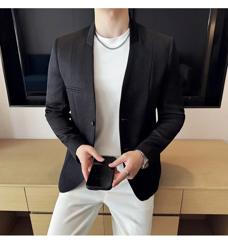 The new Chinese-style collarless suit is fashionable, handsome and versatile. It is a solid-color Korean-style fitted and fashio