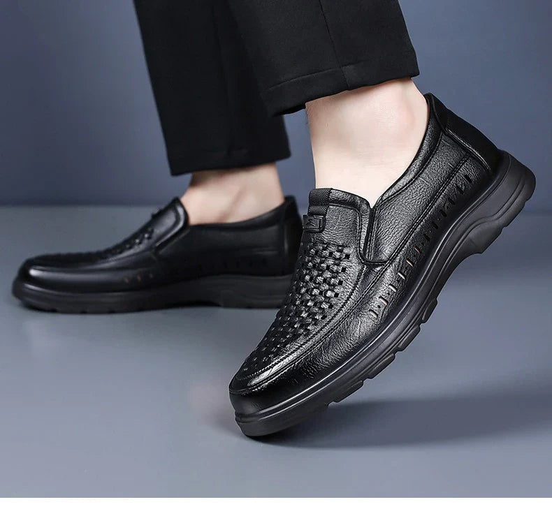 Summer New Designer Hallow Leather Shoes Man Breathable Soft Sole Business Casual Shoes Male Fashion Loafers Shoes for Man