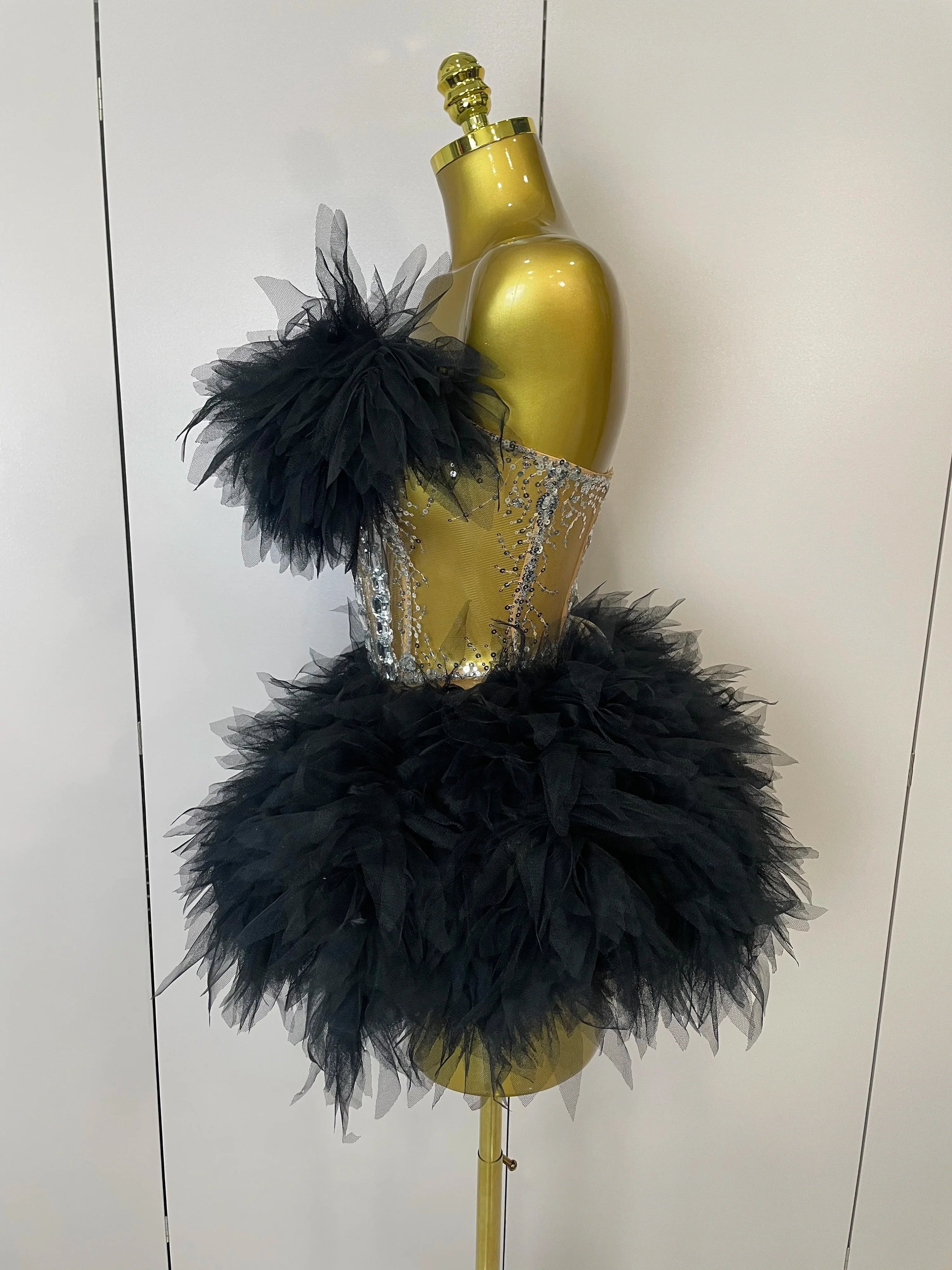 2025Women Sexy Backless Strap Mesh Fluffy Skirt 2 Pieces Diamond Sequins Stage Performance Costume Birthday Party Shooting Dress