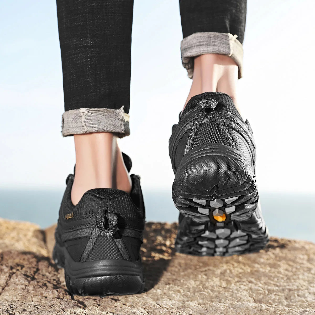High Quality Men Hiking Shoes Durable Leather Climbing Shoes Outdoor Walking Sneakers Rubber Sole Factory Outlet