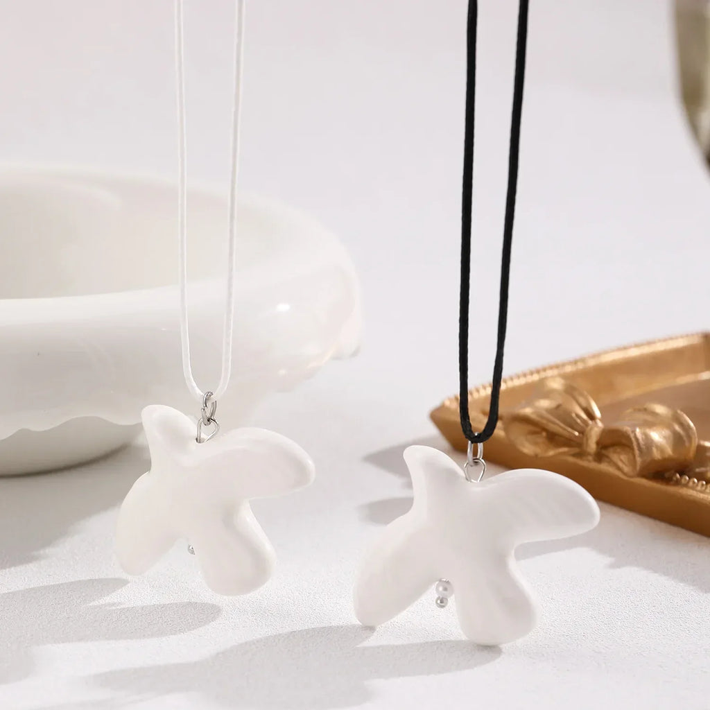 Fashion White Peace Dove Necklace For Women Vintage Geometric Round Hoop Long Necklace Jewelry Gift