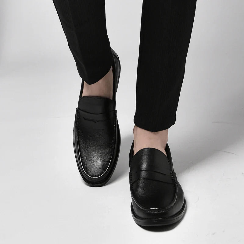 New Luxury Slip on Dress Shoes Men Italian Comfortable Loafer for Men Outdoor Mens Slip on Flats Classic Men Shoes for Wedding